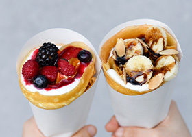 ミックスベリークレープとチョコバナナクレープ